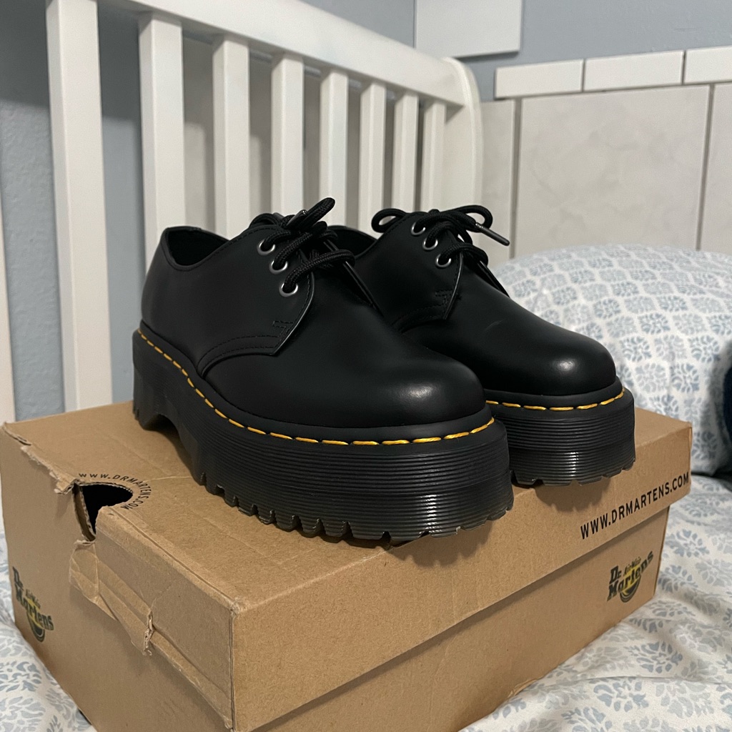 Platform Dr. Marten Oxfords. Women’s Size 6. Worn 1x!! In Great Condition!!